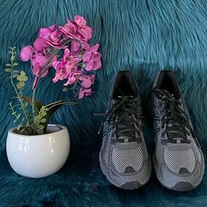 ASICS Women’s Gel-Venture 6 Running Shoe (Black/ Blue/Pink-Size 7) Pre-owned